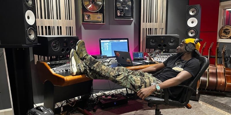 VLAD LA Collaborates With Lola Adams On R&B-Afrobeats Single 'No Time' 12 VLAD LA